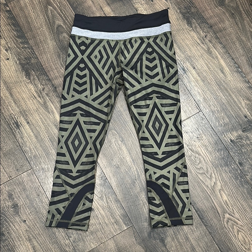 Lululemon Run Inspire Crop II Chevron Shuffle Fatigue Green Size 4